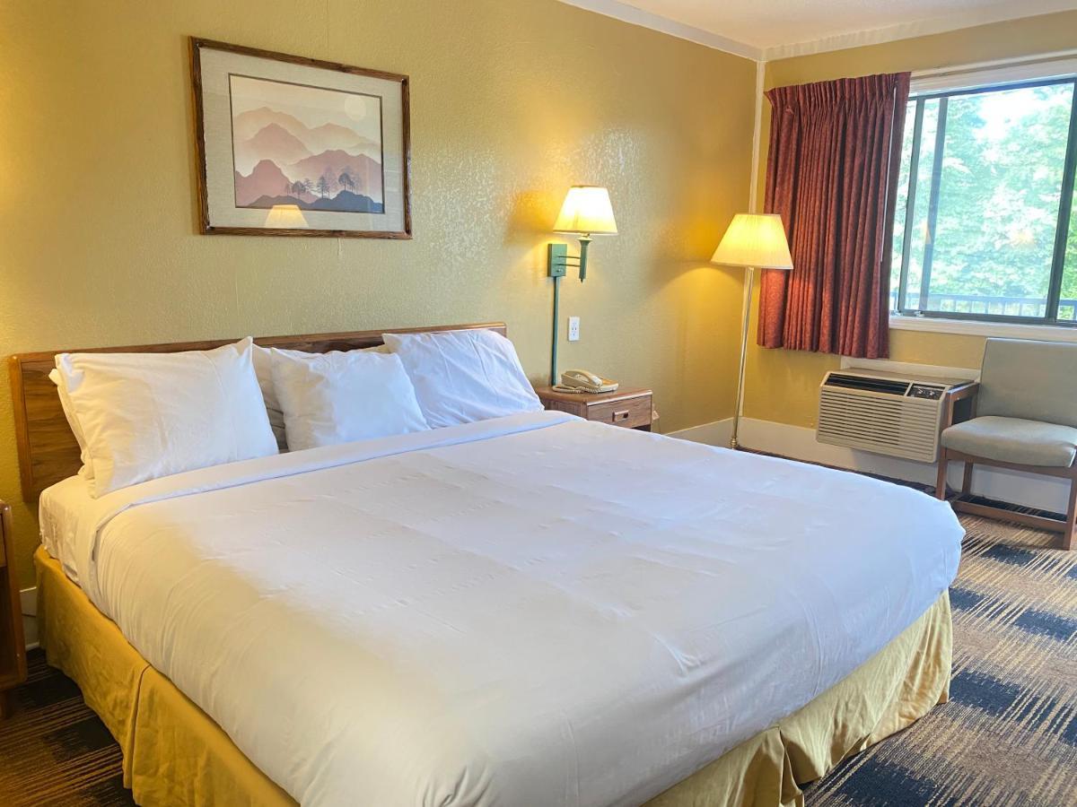 Smokies Inn - New Linens & Ultrafast Wifi - Friendliest Hospitality Guaranteed! Kodak Exterior foto